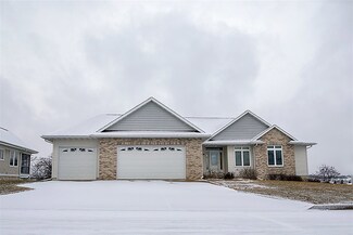 104 Eagle Ridge Dr, Waverly, IA 50677