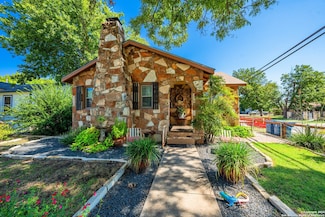 400 Elm St, Kerrville, TX 78028