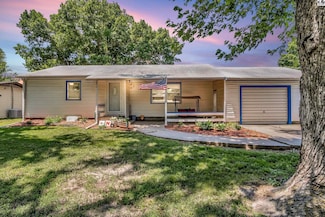 517 S Becker Ave, Moundridge, KS 67107