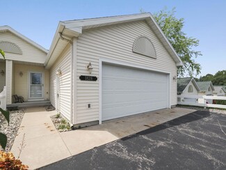 1828 Pine Ridge Dr, Manistee, MI 49660