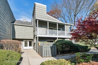 2091 Creekside Dr Unit 2-2, Wheaton, IL 60189
