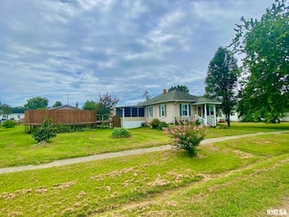 103 E Florence St, Sesser, IL 62884