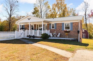 1 N Forrest Dr, Thomasville, NC 27360