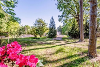 524 Dawn Cir, Charlotte, NC 28213