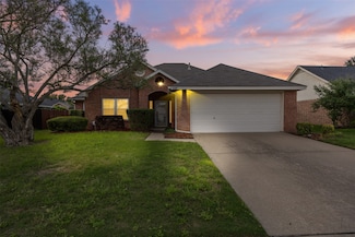 6209 Peach Tree Dr, Midlothian, TX 76065
