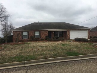 104 Davis Ave, Canton, MS 39046