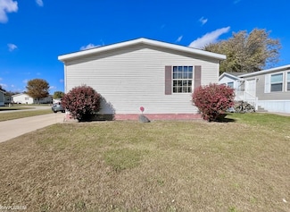 1612 Peachtree Ct, Columbus, MI 48063