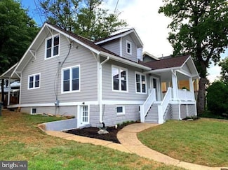 2817 1st Rd N, Arlington, VA 22201