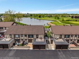 1089 Country Club Dr, Saint Clair Shores, MI 48082