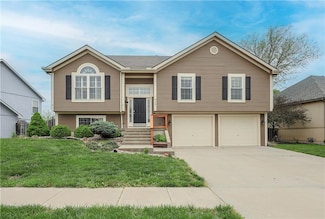 927 Southfork St, Lansing, KS 66043