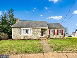 316 S Railroad Ave, New Holland, PA 17557