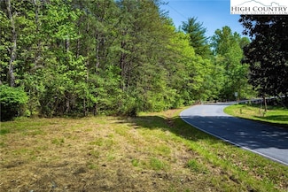1329 Overlook Dr SW, Lenoir, NC 28645