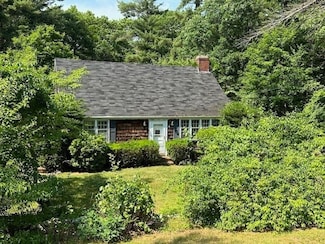 113 Plymouth St, Halifax, MA 02338