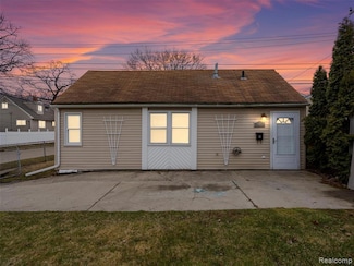 23462 Carlisle Ave, Hazel Park, MI 48030