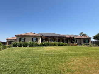13390 E Falcon Meadow Ln, Clovis, CA 93619
