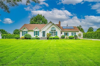 141 Jakes Ln, Calverton, NY 11933