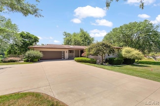 579 Budlong St, Adrian, MI 49221