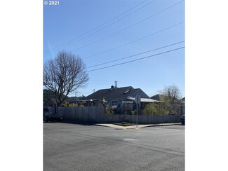 1210 Ivy Ave, Reedsport, OR 97467