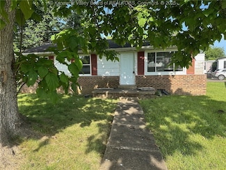 2 Shawnee Acres Cir, Dunbar, WV 25064