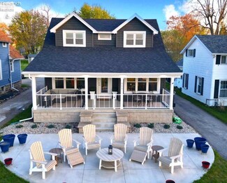 406 E Perry St, Port Clinton, OH 43452