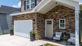 1903 2nd Street Dr SE, Hickory, NC 28602