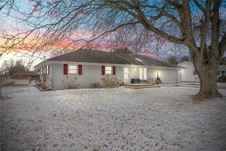 207 N Jonathan St, Oakland, IL 61943