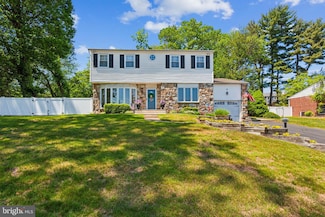 9094 Pine Rd, Philadelphia, PA 19115