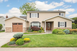 1248 Pleasant Rd, Wantagh, NY 11793