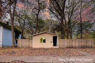 2521 Sanford St, Muskegon, MI 49444