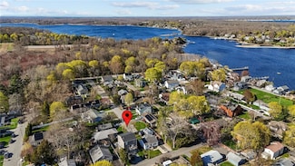 36 Division St, Bristol, RI 02809