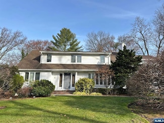 711 Camperdown Rd, Teaneck, NJ 07666