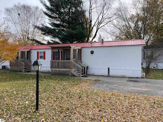 310 Kristy Jo St, Cadillac, MI 49601