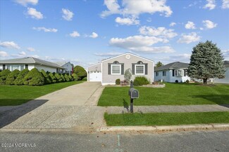 36 Pirogue St, Toms River, NJ 08757
