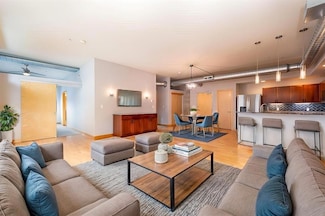 119 4th St Unit 210, Des Moines, IA 50309