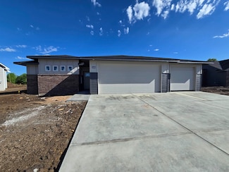 1008 SE 8th St, Newton, KS 67114