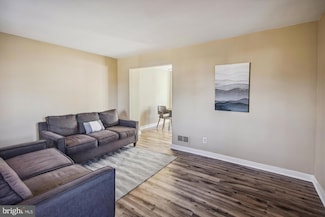 945 Kenwood Dr, Hagerstown, MD 21740