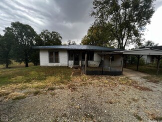 390 N 3rd St, Black Rock, AR 72415