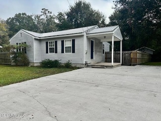 3024 Woodlawn Ave, Moss Point, MS 39563