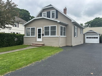12 Oak St, Geneva, NY 14456