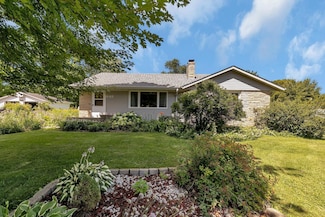 648 Bluff St NE, Hutchinson, MN 55350