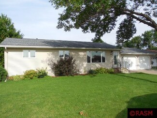 122 122 Se Flanders Ave, Madelia, MN 56062