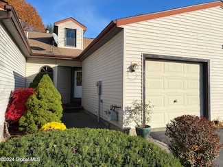 7063 Suzanne Ln, Schenectady, NY 12303