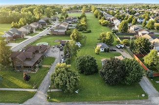 21002 Vreeland Rd, Woodhaven, MI 48183