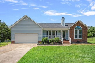 142 Family Ln, Mount Holly, NC 28120