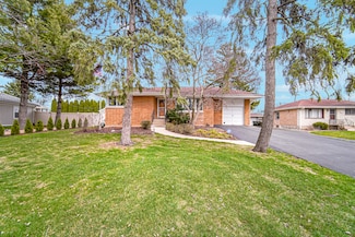 331 Village Rd, Willowbrook, IL 60527