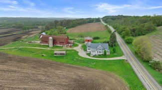 N47W26699 Lynndale Rd, Pewaukee, WI 53072