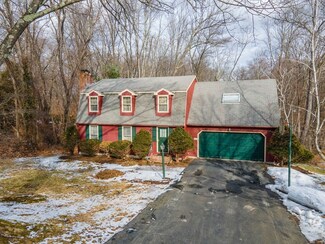 24 Meadowwood Dr, Deerfield, MA 01373