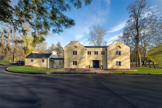 530 S Centre Island Rd, Oyster Bay, NY 11771
