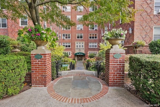 250 Bronxville Rd Unit 2G, Bronxville, NY 10708