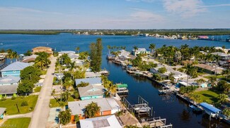 2621 Bridgeview St, Matlacha, FL 33993